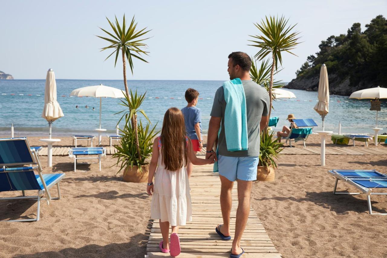 Iberostar Waves Bellevue All Inclusive Becici  Bagian luar foto